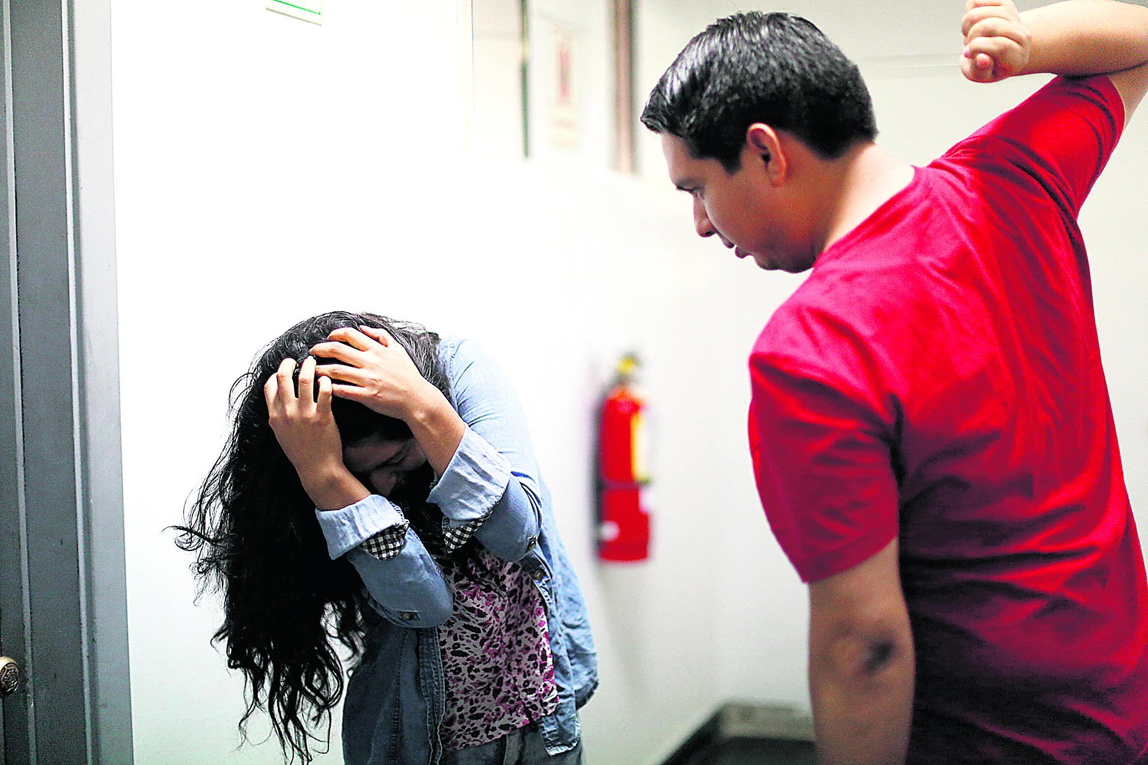 VIOLENCIA CONTRA LA MUJER FISICA Y PSICOLOGICAPRODUCCCION: PERU 21