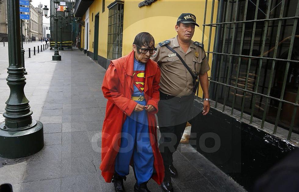 Expulsan a 'Superman' de Palacio de Gobierno poco antes de la renuncia de PPK (FOTOS) 