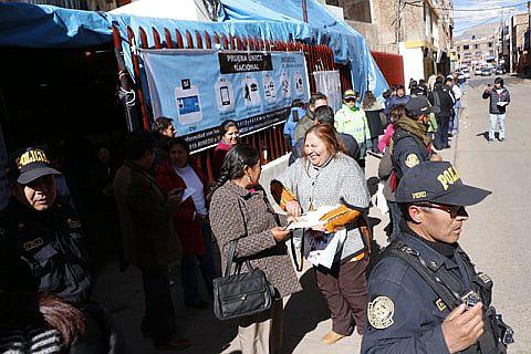 Más de 10 mil docentes rindieron examen para lograr ascensos en la región Puno