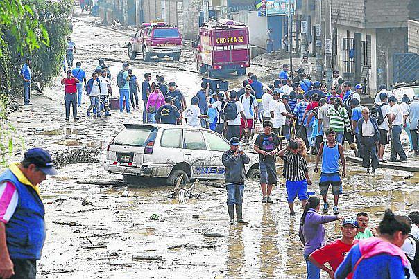 ¿Qué hacer en caso de huaicos o lluvias torrenciales si vas conduciendo ?