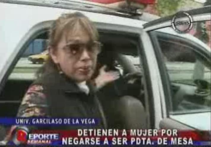 Policía detiene a mujer por negarse a ser miembro de mesa (Video)