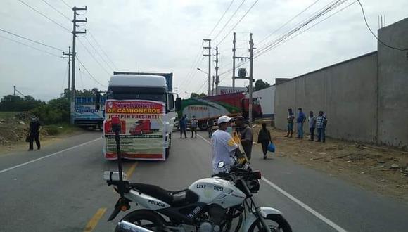 En primer día de protesta iniciada, camioneros de Unión Regional de Transportistas de La Libertad se unieron a manifestaciones que se realizan en el país. (Foto: Cortesía)