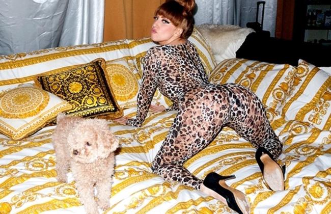 Lady Gaga sorprende con fotografías de poses sexuales