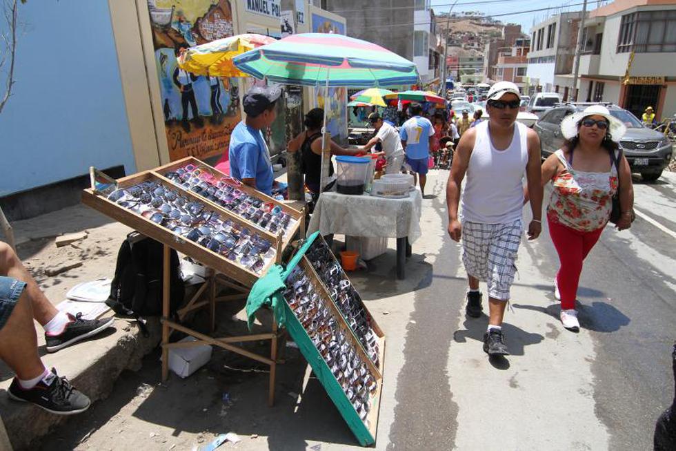 Informales se adueñan de calles de Pucusana