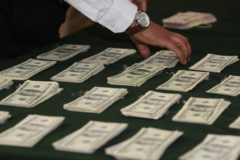 Policía incauta 4.5 millones de dólares falsos en el Cercado de Lima