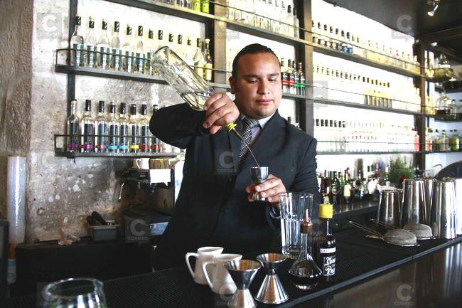Barman cuenta el verdadero origen del pisco peruano y del ‘chilcano’