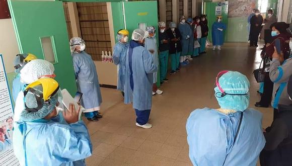 Autoridades exhortan a los directores de EsSalud Puno y hospitales a fin de que eviten otorgar las altas voluntarias. (Foto: Difusión)