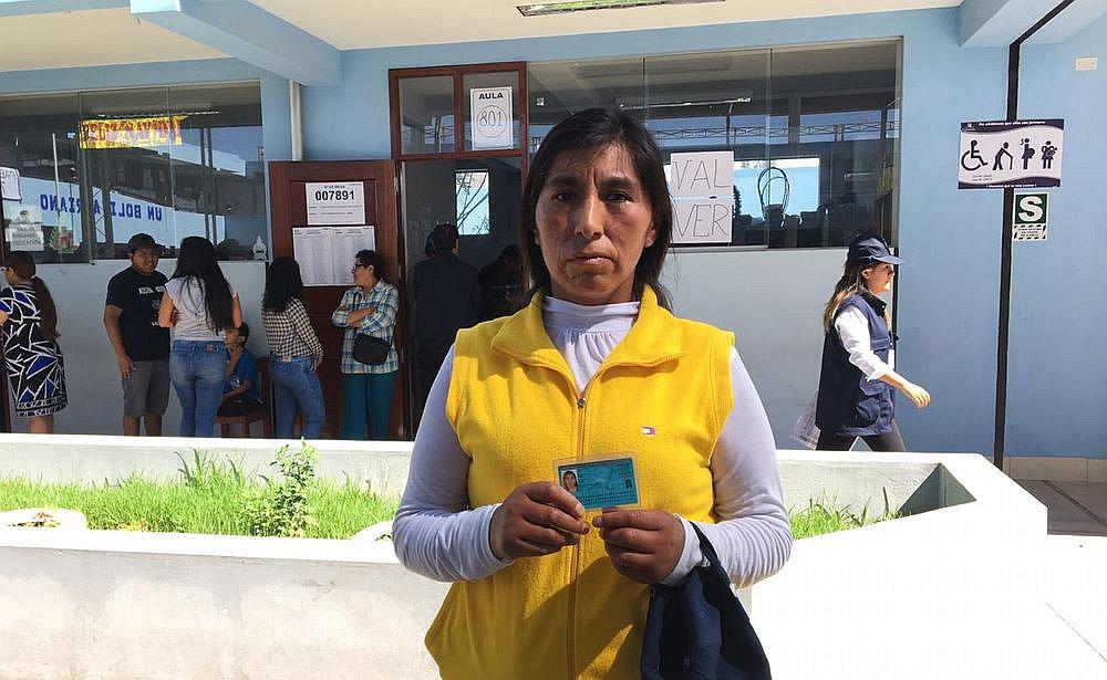 ​Mujer acude temprano a votar, pero le ponen multa por no asumir rol de miembro de mesa