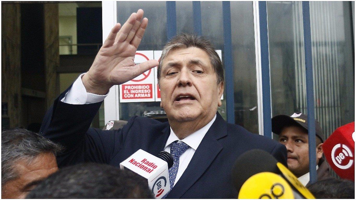 Alan García vuelve a defenderse de acusaciones de corrupción