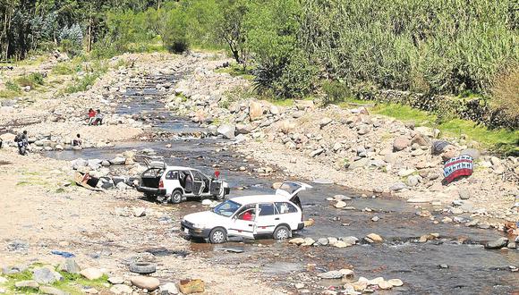 Ayacucho: Convierten al río Huatatas en un lavadero de carros