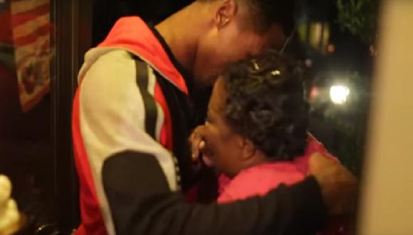 YouTube: Jugador de la NBA deja en shock a su madre con esta sorpresa