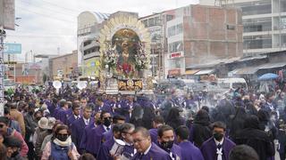 “Señor de los Milagros, sálvanos de esta crisis”, piden católicos en la procesión de Huancayo