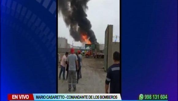 Mas de 15 unidades de los bomberos atienden incendio en una empresa de combustible situada en el Callao. (Captura: Canal N)