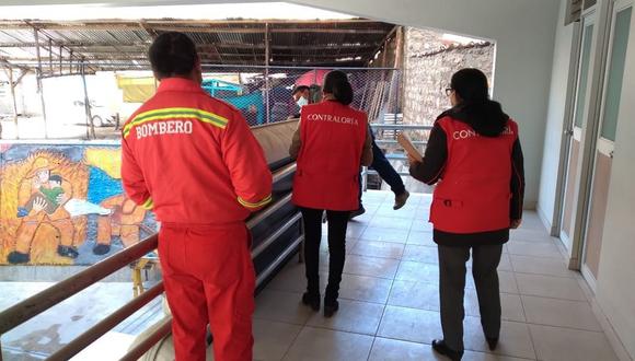 Contraloría inspecciona obra de la Compañía de Bomberos de Huancavelica.