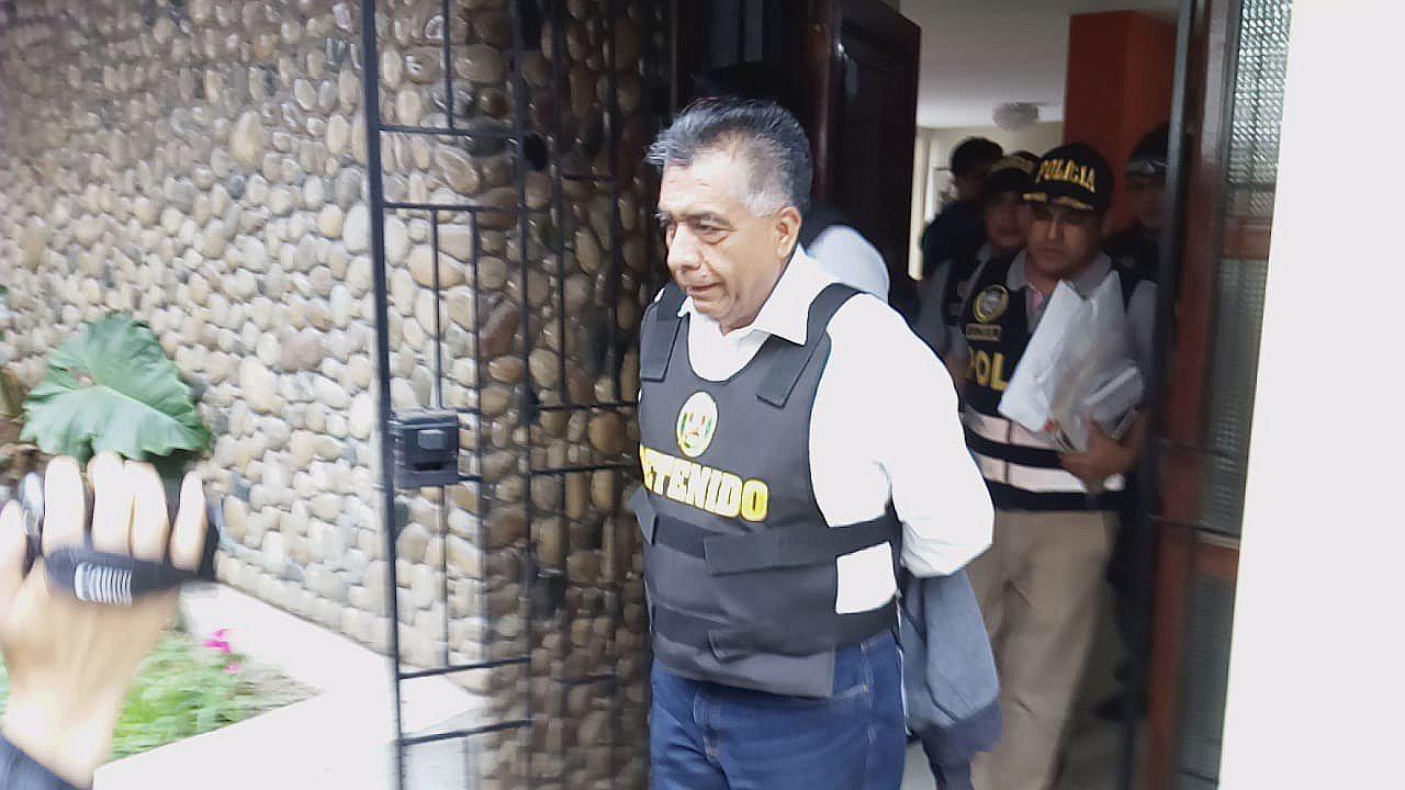 Alcalde Cornejo recibía coimas en su universidad y hacía envíos a Trujillo, según la Fiscalía 