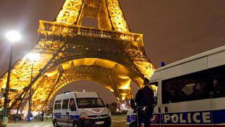 Evacuan la Torre Eiffel por alerta de bomba