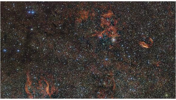 Captan nueva imagen de gigantes estrellas 'enterradas' en nebulosa (VIDEO)
