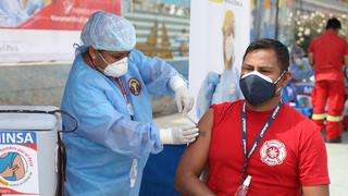 Inicia vacunación contra el COVID-19 a más de 1.300 bomberos de Lima Sur (FOTOS)