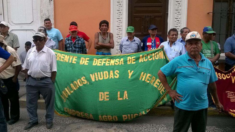 Azucareros de la Empresa Agroindustrial Pucalá protestan por la falta de pagos (VIDEO)