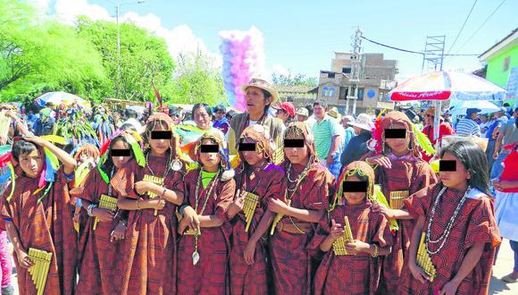 Menores fuman tabaco en fiesta de las Cruces en Huanta