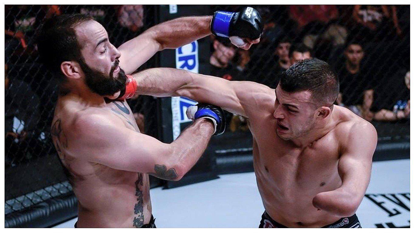 Luchador manco de MMA casi estrangula a su oponente y gana pelea (VIDEO)