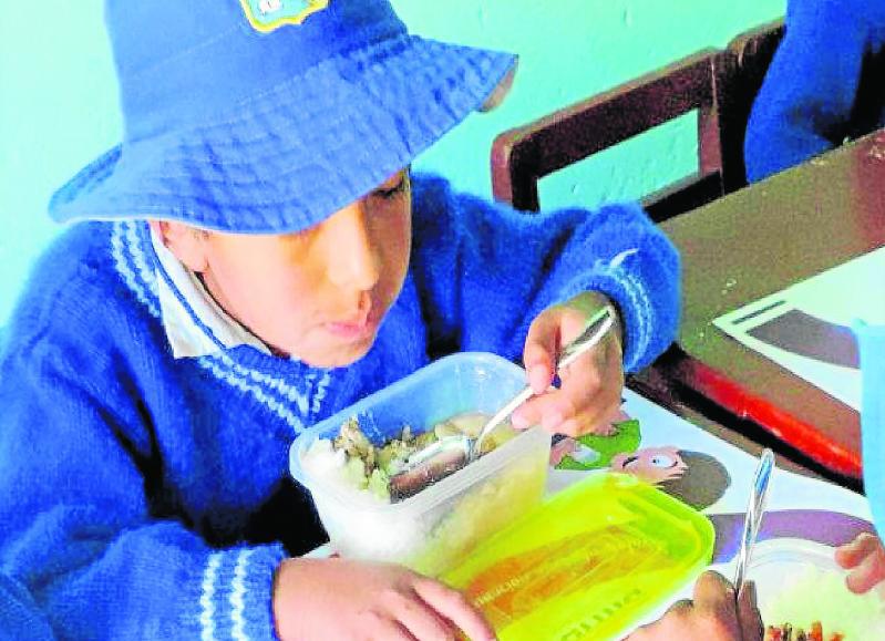 Roban alimentos de Qali Warma a niños muy pobres