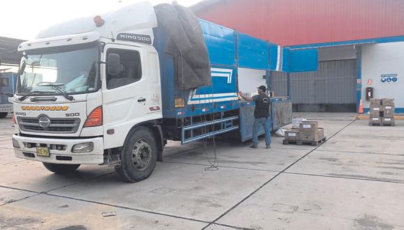 Vehículo transportaba decenas de cajas de agroquímicos que no contaba con la documentación en regla. En la región Piura, hay más de 20 pases fronterizos en Lancones (Sullana), Suyo y Ayabaca que son aprovechados por los contrabandistas debido a la amplia frontera con el vecino país de Ecuador.