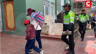 Jauja: mujer le enseña a su hijo de 8 años a robar en tienda y ambos acaban detenidos (VIDEO)