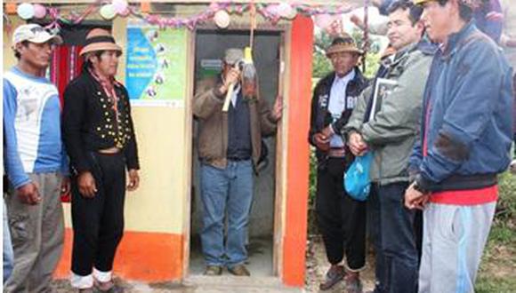 Cusco: entregan ayuda a afectados por derrumbes