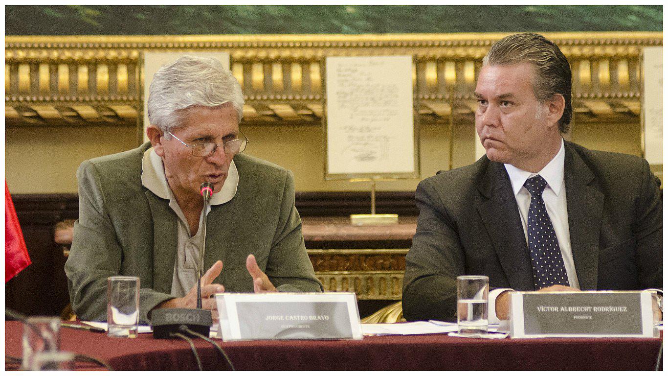 Castro pide que reemplazo de Albrecht sea una persona "sin cuestionamientos"