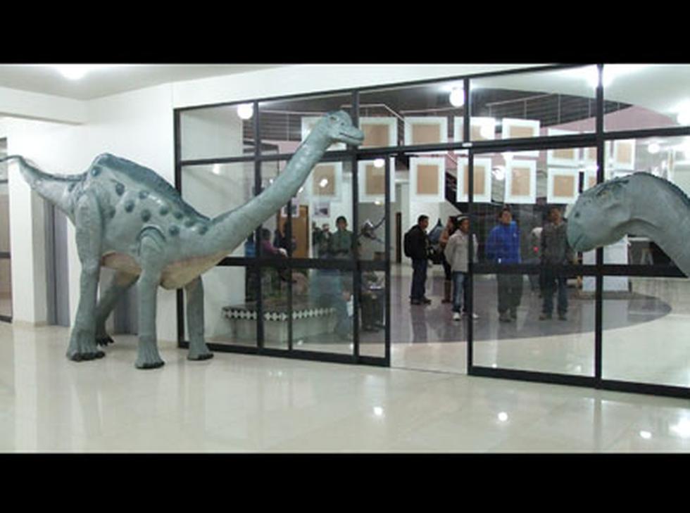 Muestra gratuita de dinosaurios en tamaño real recorre Ancash
