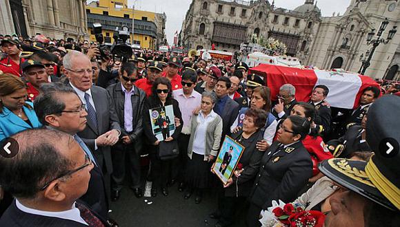 PPK rindió homenaje a bomberos fallecidos tras incendio en El Agustino