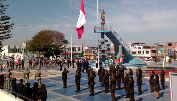 Ceremonia se desarrolló en la plaza principal de Ciudad Nueva que lleva el nombre del héroe chorrillano. (Foto: Adrian Apaza)