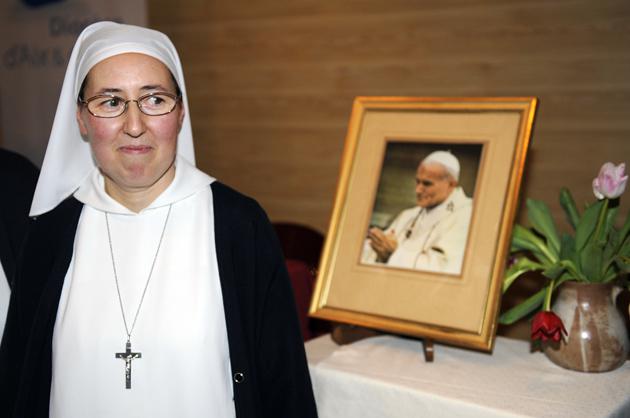 Habla Marie Simon Pierre: la monja del "milagro" de Juan Pablo II