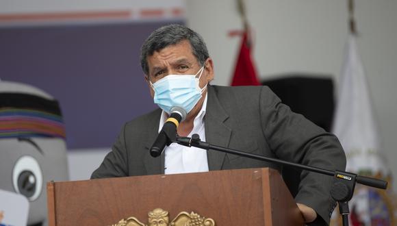Ministro Hernando Cevallos señala que “en esta lucha contra la pandemia del COVID-19″ se debe dar un solo mensaje a la ciudadanía a favor de la vacunación. (Foto:  archivo GEC)