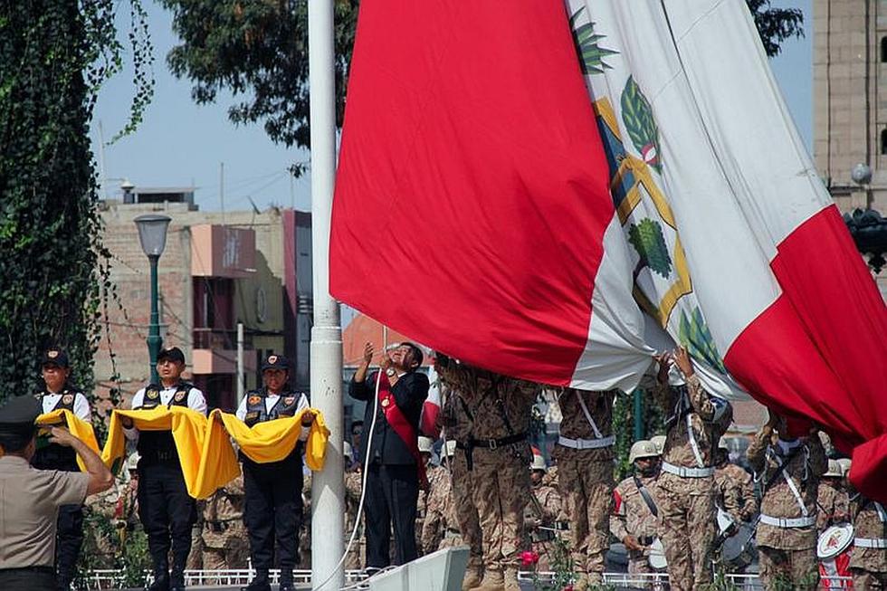 Fuerzas armadas y policía inician desfiles dominicales en Tacna