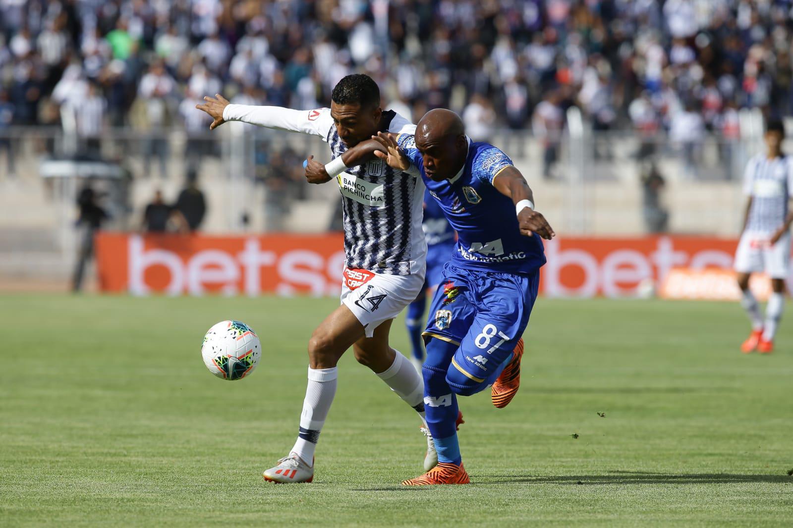 Deportivo Binacional venció 4-1 a Alianza Lima en el compromiso ida que se disputó en el estadio Guillermo Briceño Rosamedina de Juliaca. (Foto: Jesús Saucedo Olortegui / GEC)