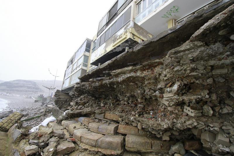 Residentes de 'Las Gaviotas' temen colapso de edificio