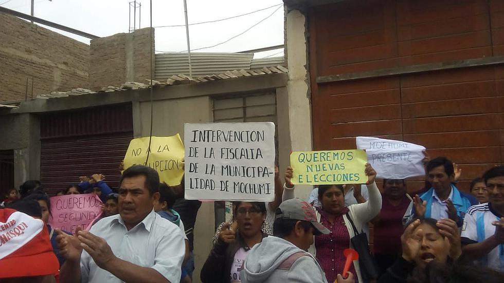 Pobladores de Mochumí protestan y exigen nulidad de elecciones (FOTOS Y VIDEO)