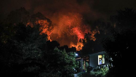 Vista de un incendio en Santa Juana, provincia de Concepción, Chile el 3 de febrero de 2023.  (Foto de JAVIER TORRES / AFP)