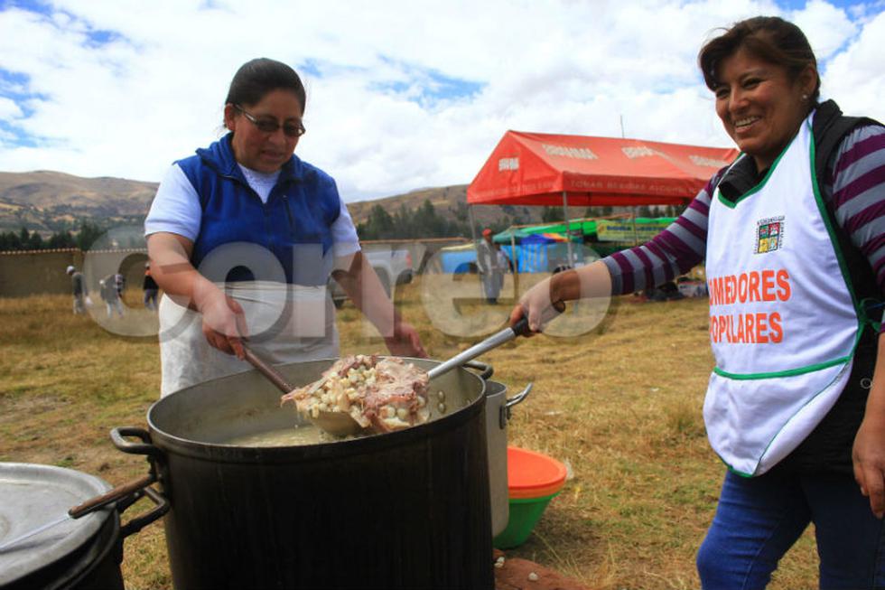 Dos mil platos de mondongo se sirvieron en Hualahoyo (FOTOS)