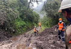 Deslizamiento cubre vía férrea a Machu Picchu, pasajeros esperan trabajos de limpieza (VIDEO-FOTOS)