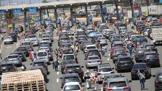 Semana Santa: reportan congestión vehicular para salir de Lima al norte y sur del país