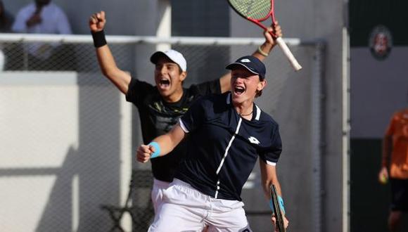 Ignacio Buse y Gonzalo Bueno tras avanzar a la final de Roland Garros Junior. (Foto: Twitter)