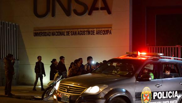 Patrullero de la Policía Nacional en la Unsa. (Foto: GEC)