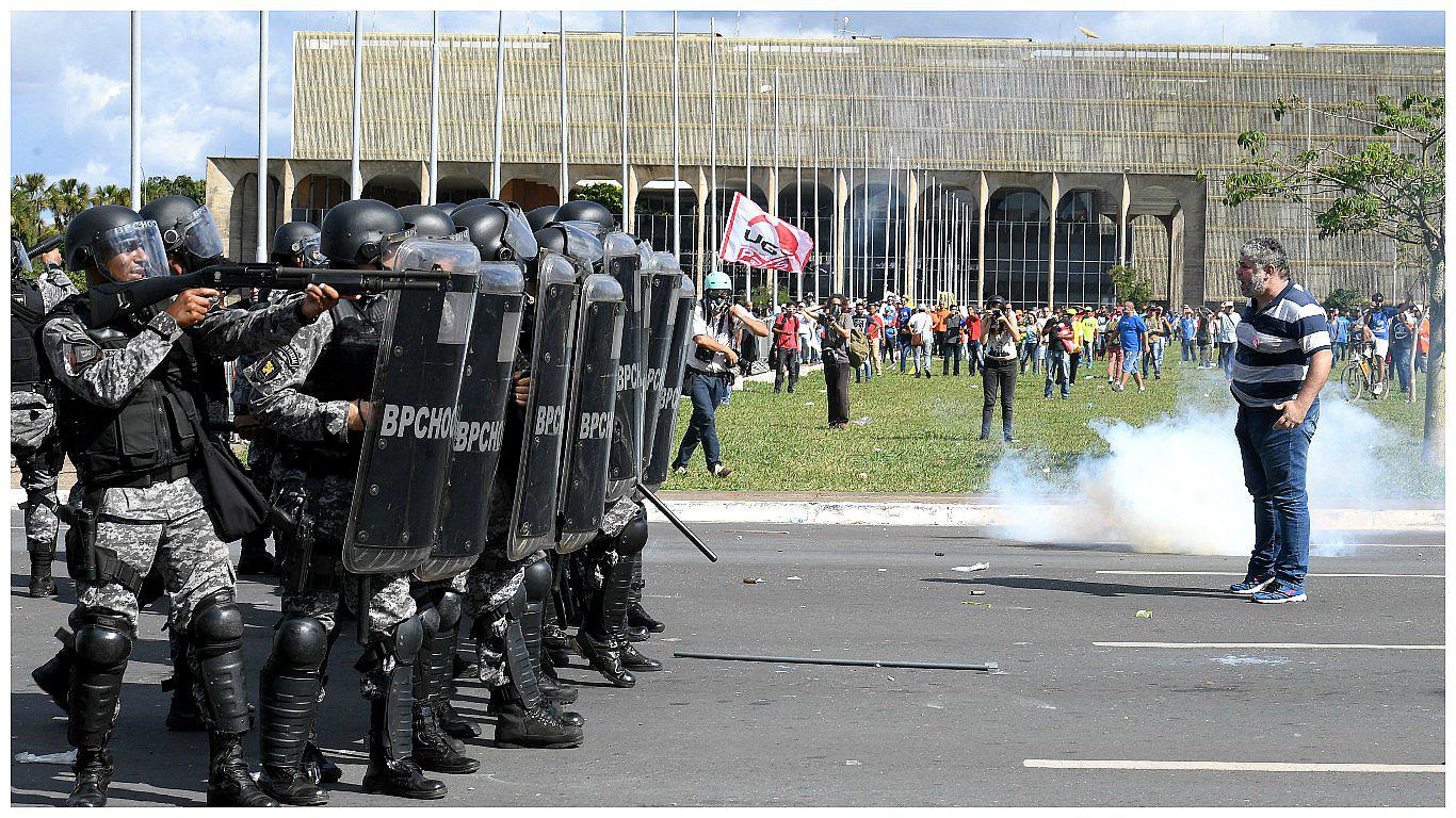 Michel Temer retira tropas de Brasilia en medio de fuertes críticas (FOTOS Y VIDEO)