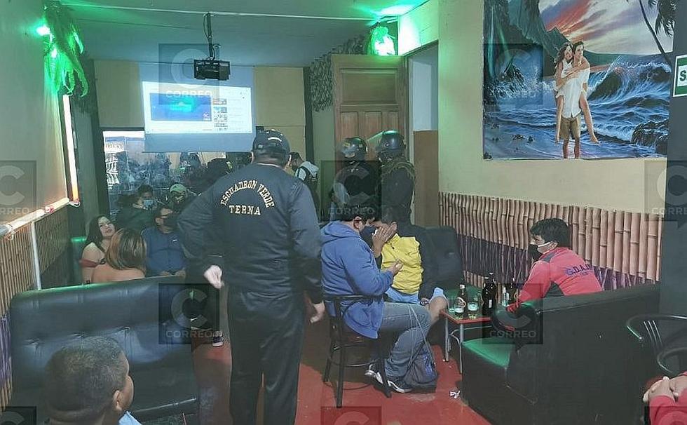 Hombres y mujeres festejaban por Tacna en cantina ilegal infringiendo las medidas sanitarias por la COVID-19