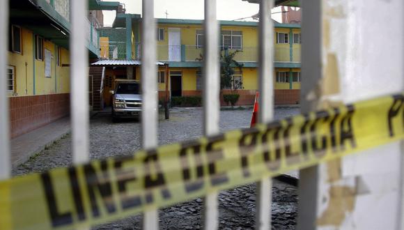 Vista del Hotel Gala donde fueron asesinadas once personas en Celaya, estado de Guanajuato, México el 24 de mayo de 2022. (Foto de MARIO ARMAS / AFP)