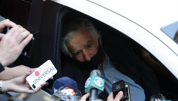 El expresidente uruguayo José Mujica llega al tanatorio donde ha muerto el expresidente Tabaré Vázquez hoy, en Montevideo (Uruguay). (EFE/ Raúl Martínez)