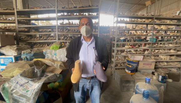 Máximo Varas Varela, dueño de la fábrica de hormas Mazuka, afirma que antes de la pandemia le vendían hormas a productores de calzado de Ecuador y Bolivia. Señaló que la expectativa es revertir crisis y mejorar la industria.